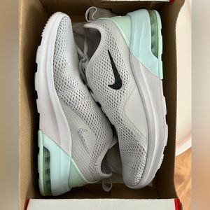 Nike Air Motion 2